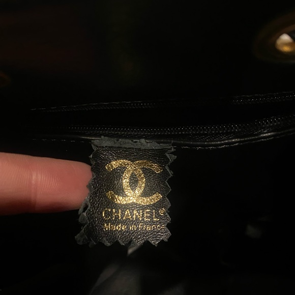 Vintage 80’s CHANEL buttery leather drawstring bucket crossbody bag - Picture 7 of 9